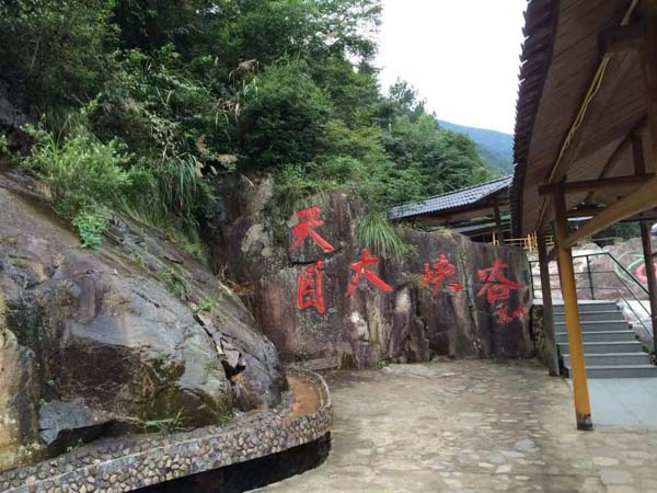 深圳律師咨詢網(wǎng)告訴您醫(yī)務(wù)人員診療行為不符合常規(guī)操作規(guī)范的責任認定