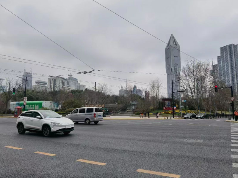 深圳律師咨詢網(wǎng)告訴您醫(yī)務(wù)人員診療行為不符合常規(guī)操作規(guī)范的責任認定