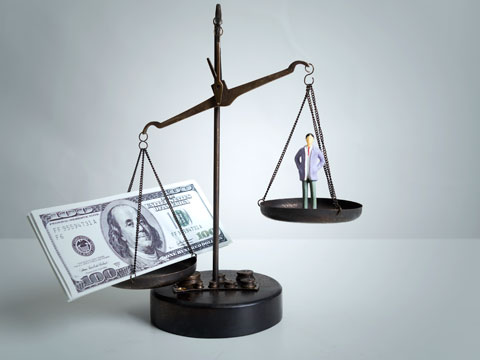 羅湖區(qū)東門律師對關(guān)聯(lián)公司職員工資計算