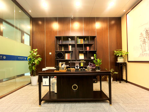 福田勞動糾紛律師談食堂吃飯摔傷引兩法院針鋒相對